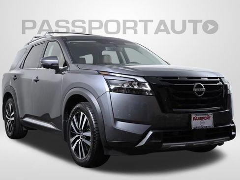 Certified 2024 Nissan Pathfinder Platinum w/ Black Appearance Package AWD/4WD image 4