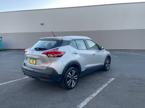 Used 2020 Nissan Kicks SV FWD image 5