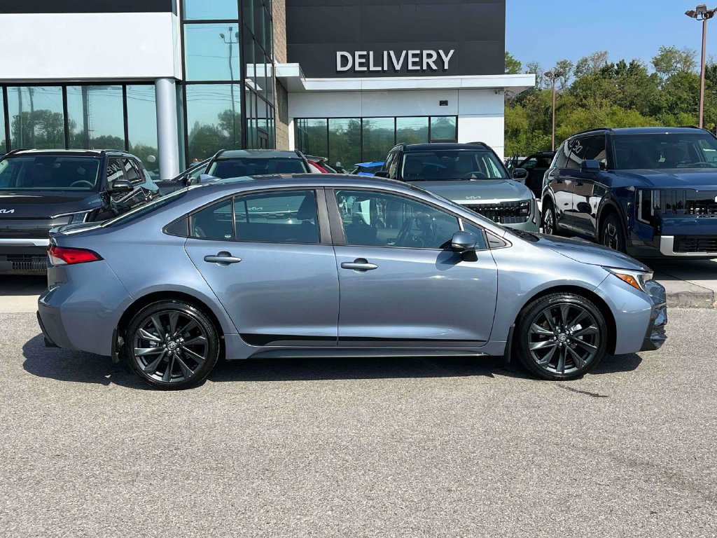 Used 2025 Toyota Corolla SE FWD image 22