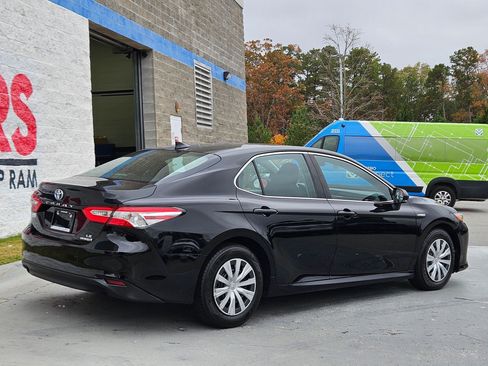 Used 2020 Toyota Camry LE image 7