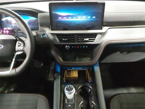 Used 2025 Ford Explorer ST-Line w/ Premium Package image 11