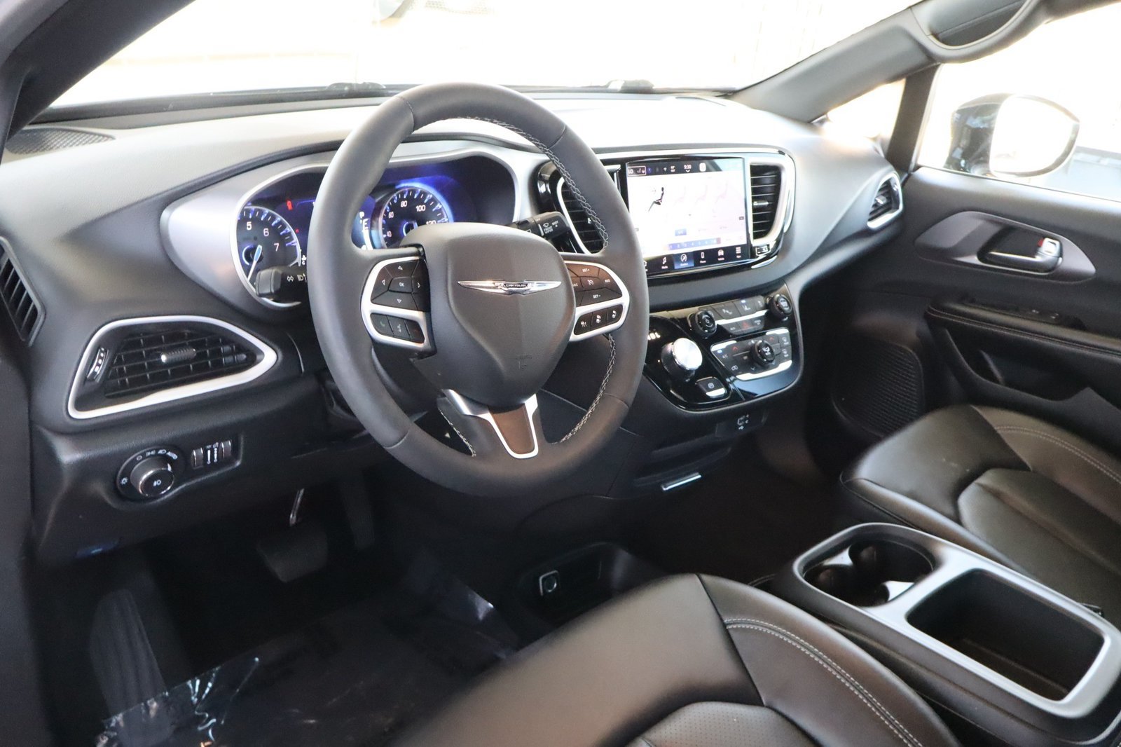Used 2026 Chrysler Pacifica Select FWD image 17