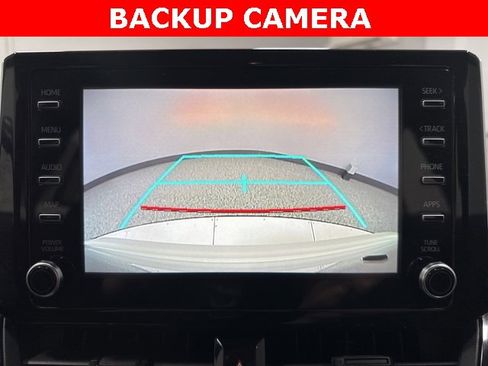 Used 2020 Toyota Corolla LE image 2