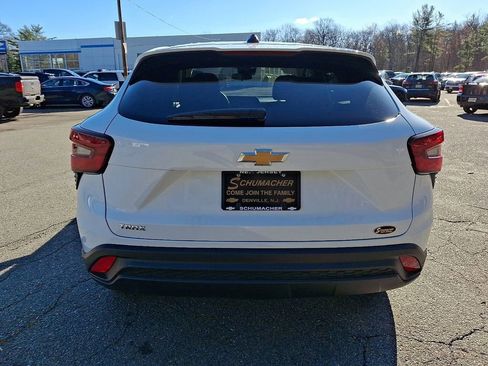 Used 2024 Chevrolet Trax LS image 6