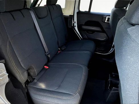 Used 2024 Jeep Wrangler Sahara image 27