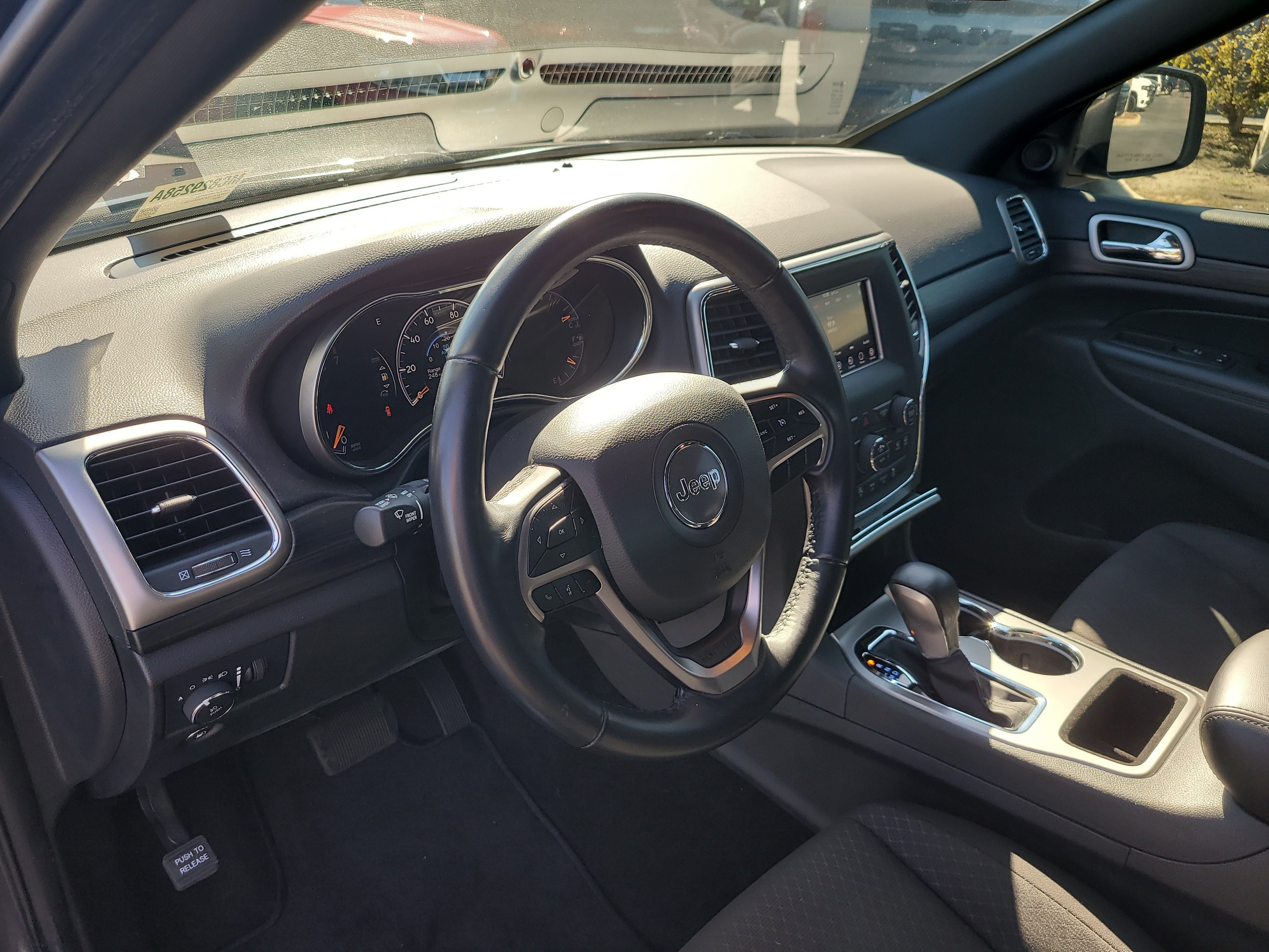 Used 2021 Jeep Grand Cherokee Laredo AWD/4WD image 19
