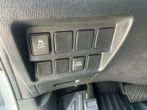 Used 2018 Nissan Pathfinder SV FWD image 29