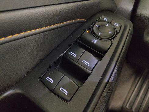 Used 2021 Chevrolet Traverse LS FWD image 27