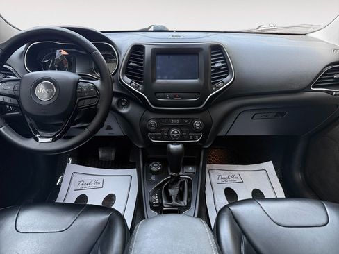 Used 2019 Jeep Cherokee Latitude Plus AWD/4WD image 17