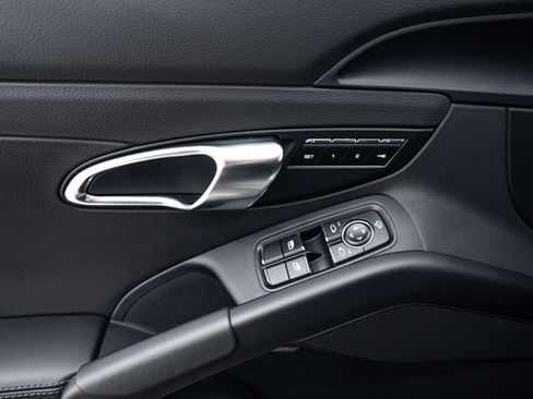 Certified 2025 Porsche 718 Cayman S RWD image 21