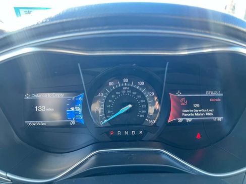 Used 2017 Ford Fusion SE w/ Fusion SE Technology Package image 15