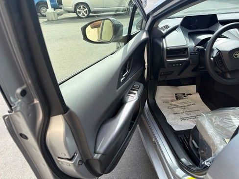 Used 2024 Toyota Prius XLE FWD image 17