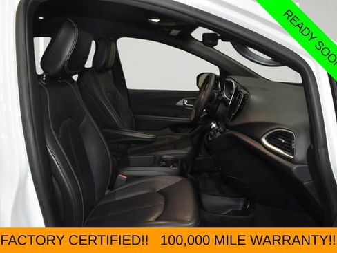 Certified 2025 Chrysler Pacifica Select FWD image 11