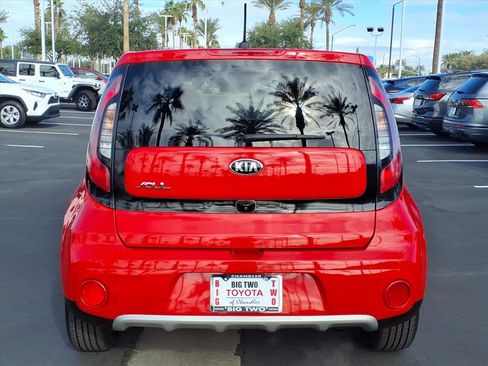 Used 2019 Kia Soul + image 9