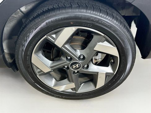 Used 2025 Hyundai Venue SEL FWD image 11