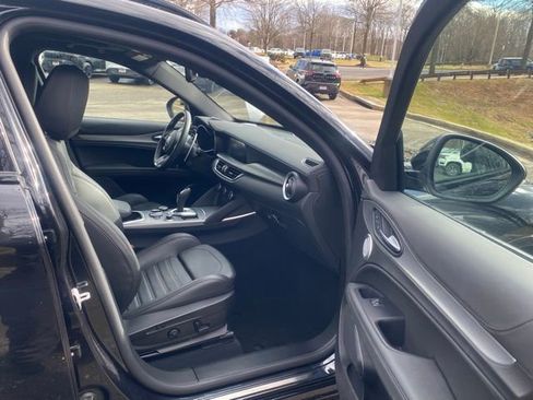 Used 2023 Alfa Romeo Stelvio Veloce image 34