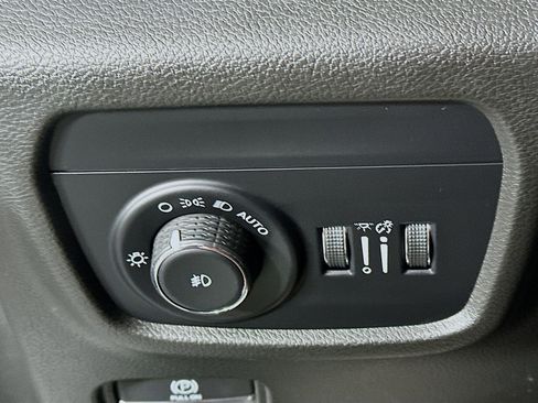 Used 2023 Jeep Grand Cherokee L Limited w/ Luxury Tech Group II RWD image 17