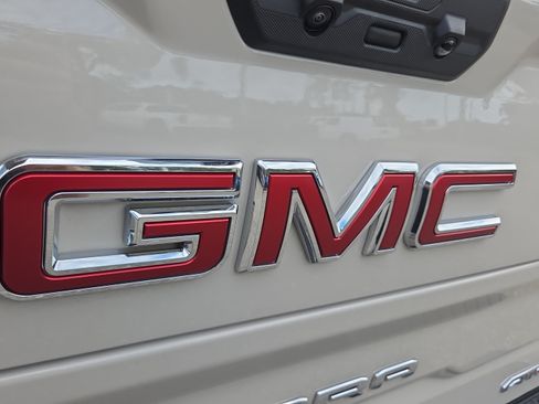 Used 2026 GMC Sierra 1500 AT4 w/ AT4 Premium Package AWD/4WD image 32