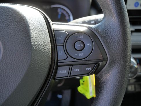 Certified 2025 Toyota RAV4 LE AWD/4WD image 29