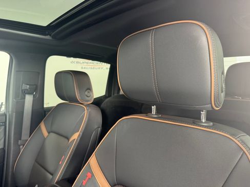 Used 2025 GMC Canyon AT4 w/ Technology Plus Package AWD/4WD image 10