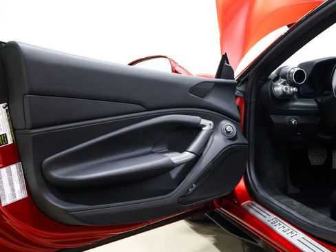 Used 2022 Ferrari F8 Tributo RWD image 30