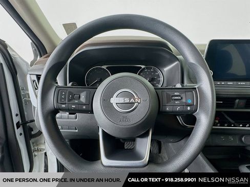 Used 2023 Nissan Rogue SV FWD image 11