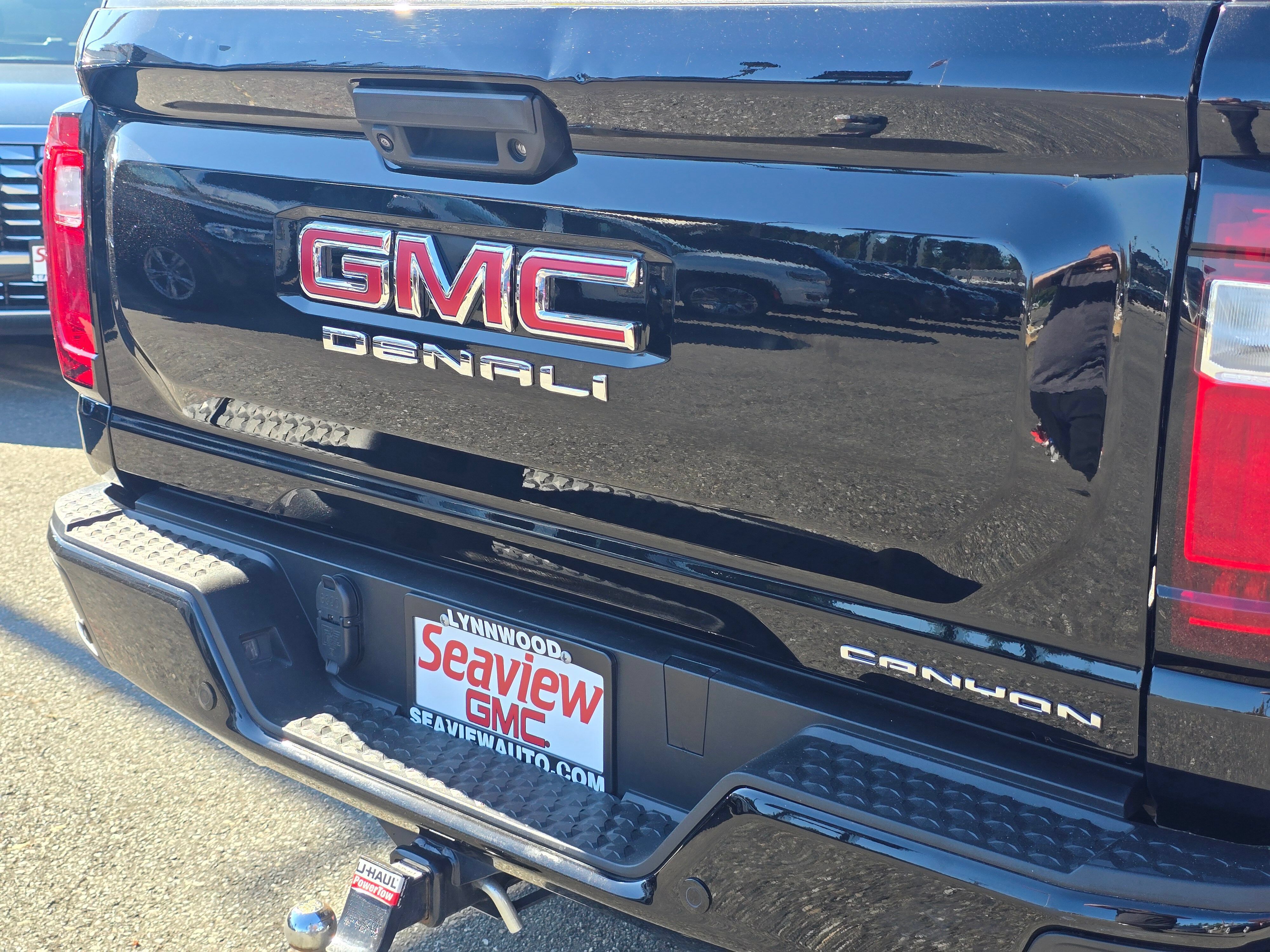 Used 2023 GMC Canyon Denali w/ Denali Black Edition AWD/4WD image 13