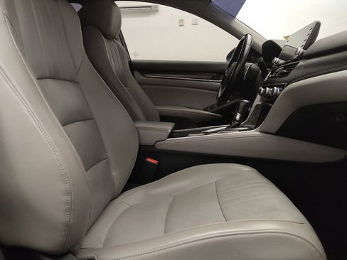 Used 2018 Honda Accord Touring image 21