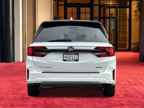 Used 2025 Honda Odyssey Touring image 11