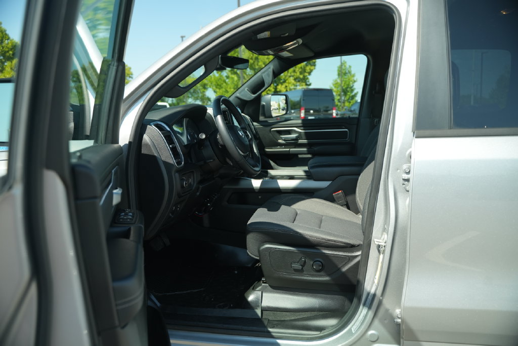 Used 2023 RAM 1500 Big Horn AWD/4WD image 13