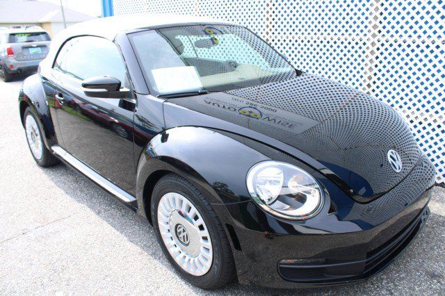 Used 2015 Volkswagen Beetle 1.8T FWD image 2