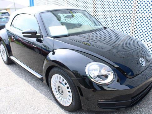 Used 2015 Volkswagen Beetle 1.8T FWD image 2