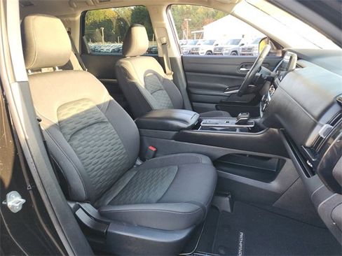 Certified 2022 Nissan Pathfinder SV image 15