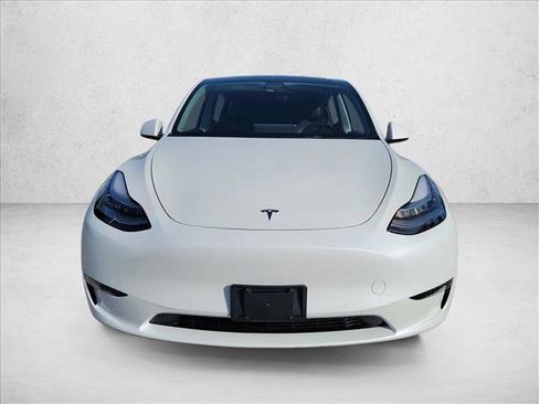 Used 2022 Tesla Model Y Long Range image 2