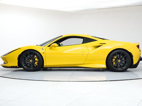 Certified 2022 Ferrari F8 Tributo RWD image 4