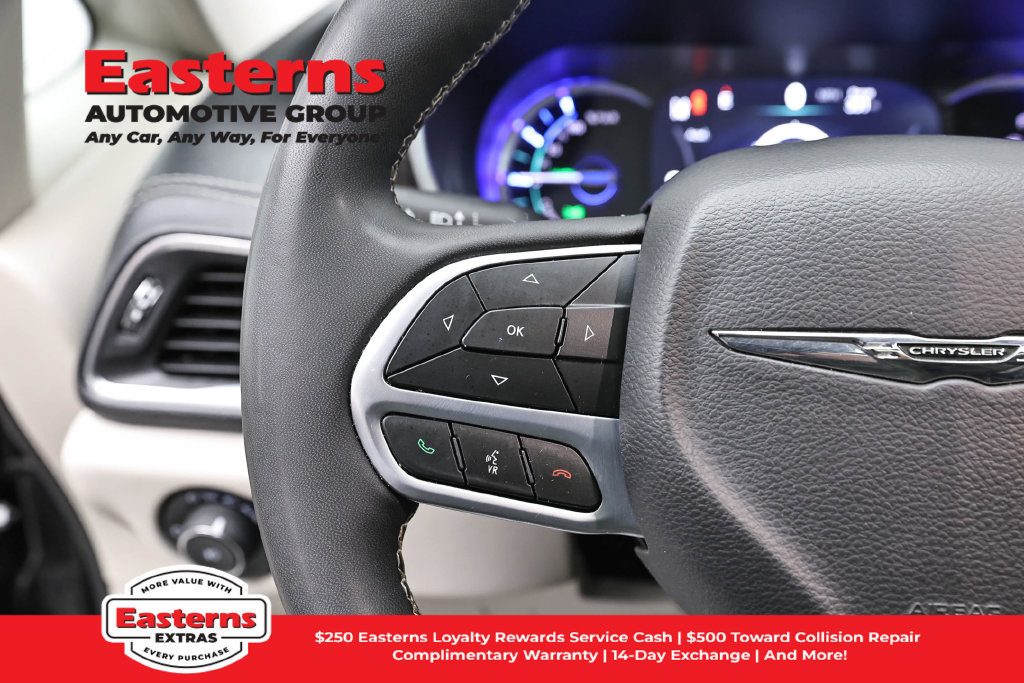Used 2023 Chrysler Pacifica Limited FWD image 16