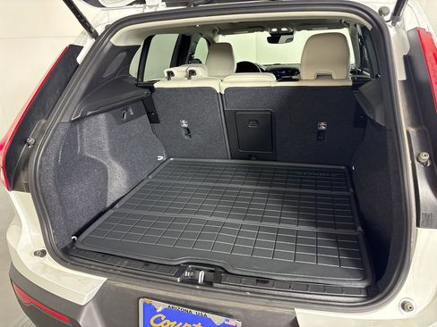 Used 2024 Volvo XC40 B5 Ultimate w/ Protection Package image 17