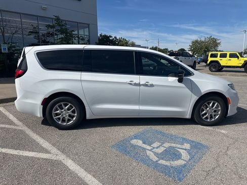 New 2026 Chrysler Pacifica Select image 34