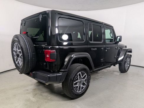 Used 2025 Jeep Wrangler Sahara image 7