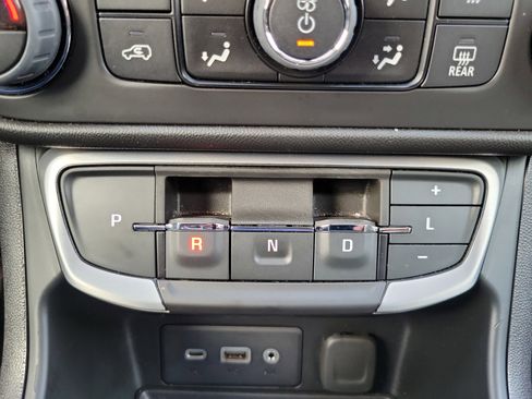 Used 2023 GMC Terrain SLE w/ Driver Convenience Package FWD image 28