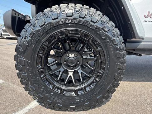 Used 2023 Jeep Gladiator Rubicon w/ Cold Weather Group AWD/4WD image 14