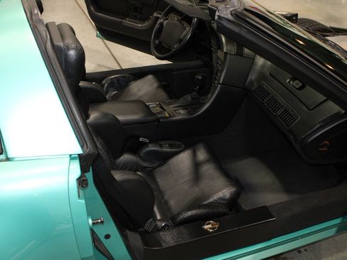 Used 1991 Chevrolet Corvette Coupe RWD image 17