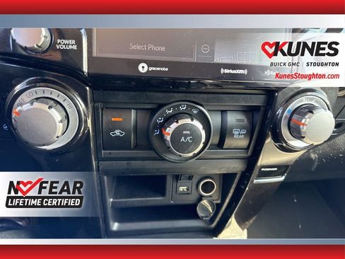 Used 2024 Toyota 4Runner TRD Off-Road Premium image 32