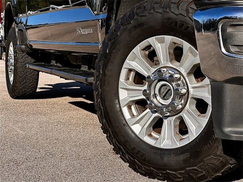 Used 2023 Ford F250 XL w/ FX4 Off-Road Package image 2