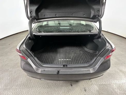 Used 2023 Toyota Camry SE image 14