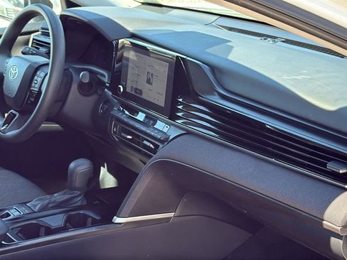 Used 2025 Toyota Camry LE image 27