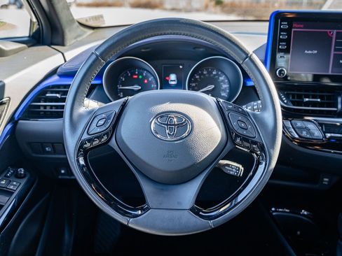 Used 2021 Toyota C-HR XLE image 22
