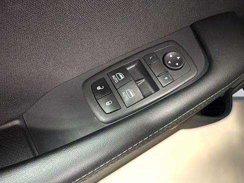 Used 2023 Dodge Challenger SXT RWD image 11