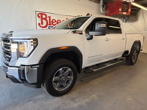 New 2026 GMC Sierra 2500 SLE w/ SLE Value Package; AWD/4WD image 2