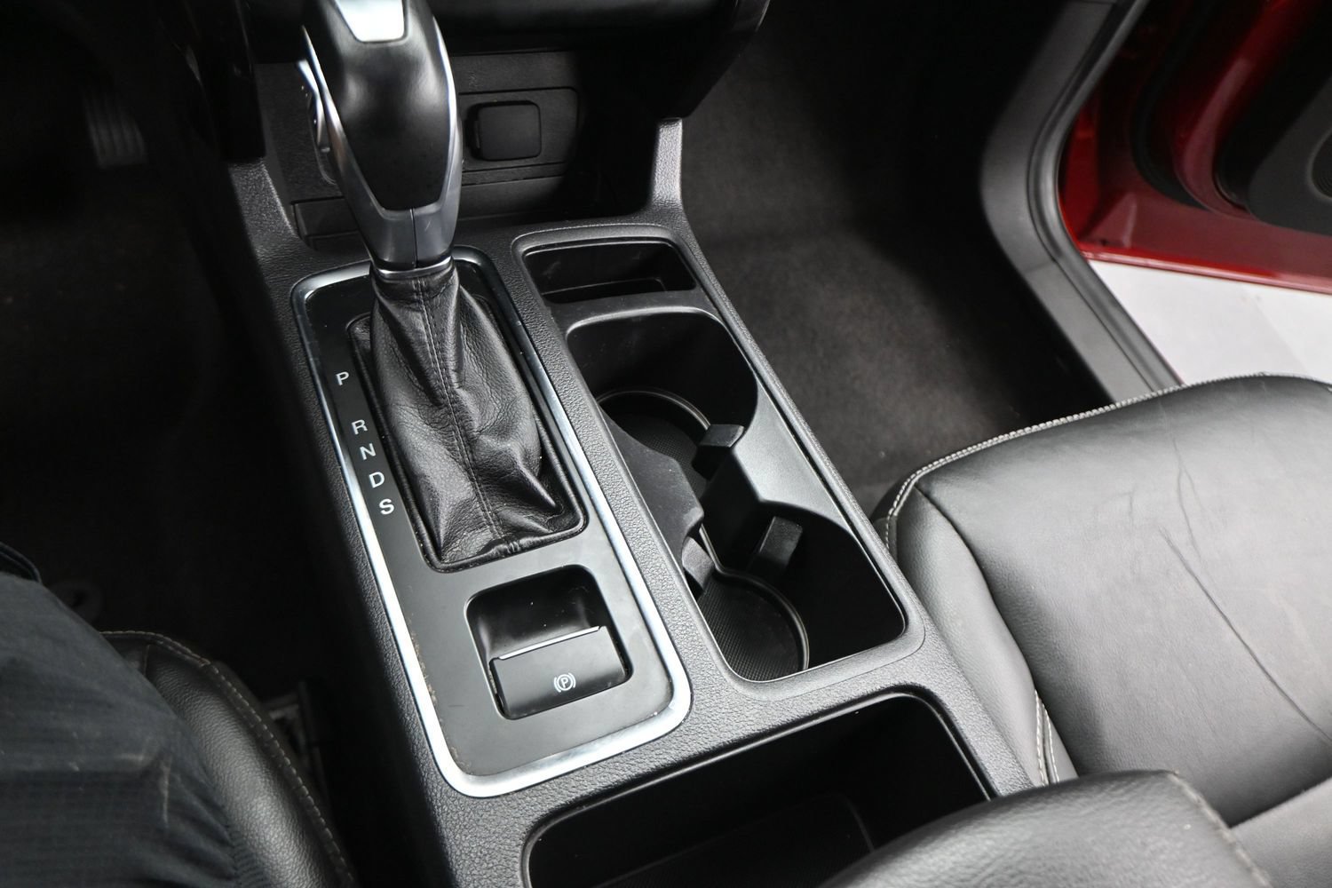 Certified 2019 Ford Escape Titanium FWD image 2